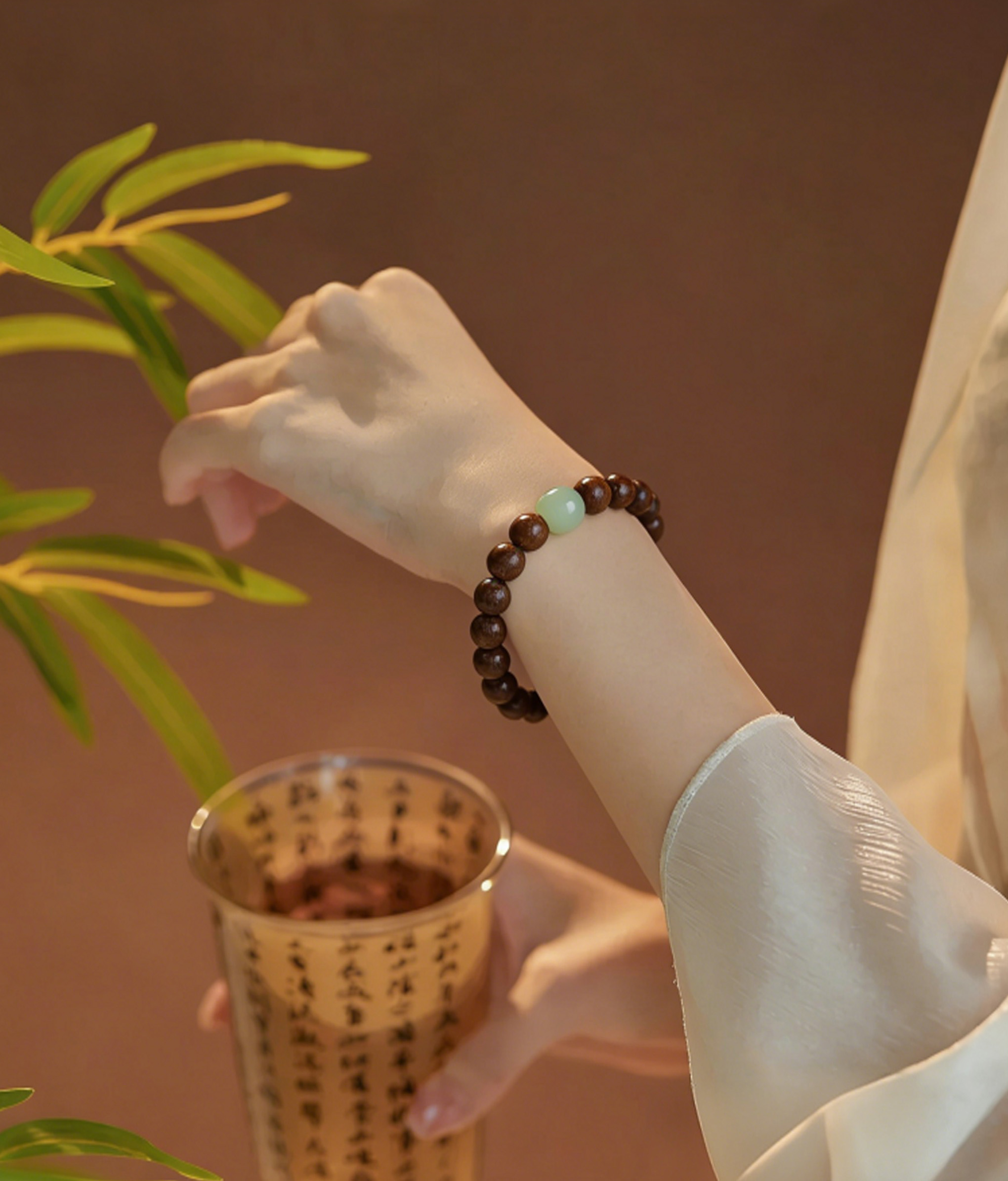 Zen & Wellness: Handheld Sandalwood Prayer Beads for Calm - Image 3